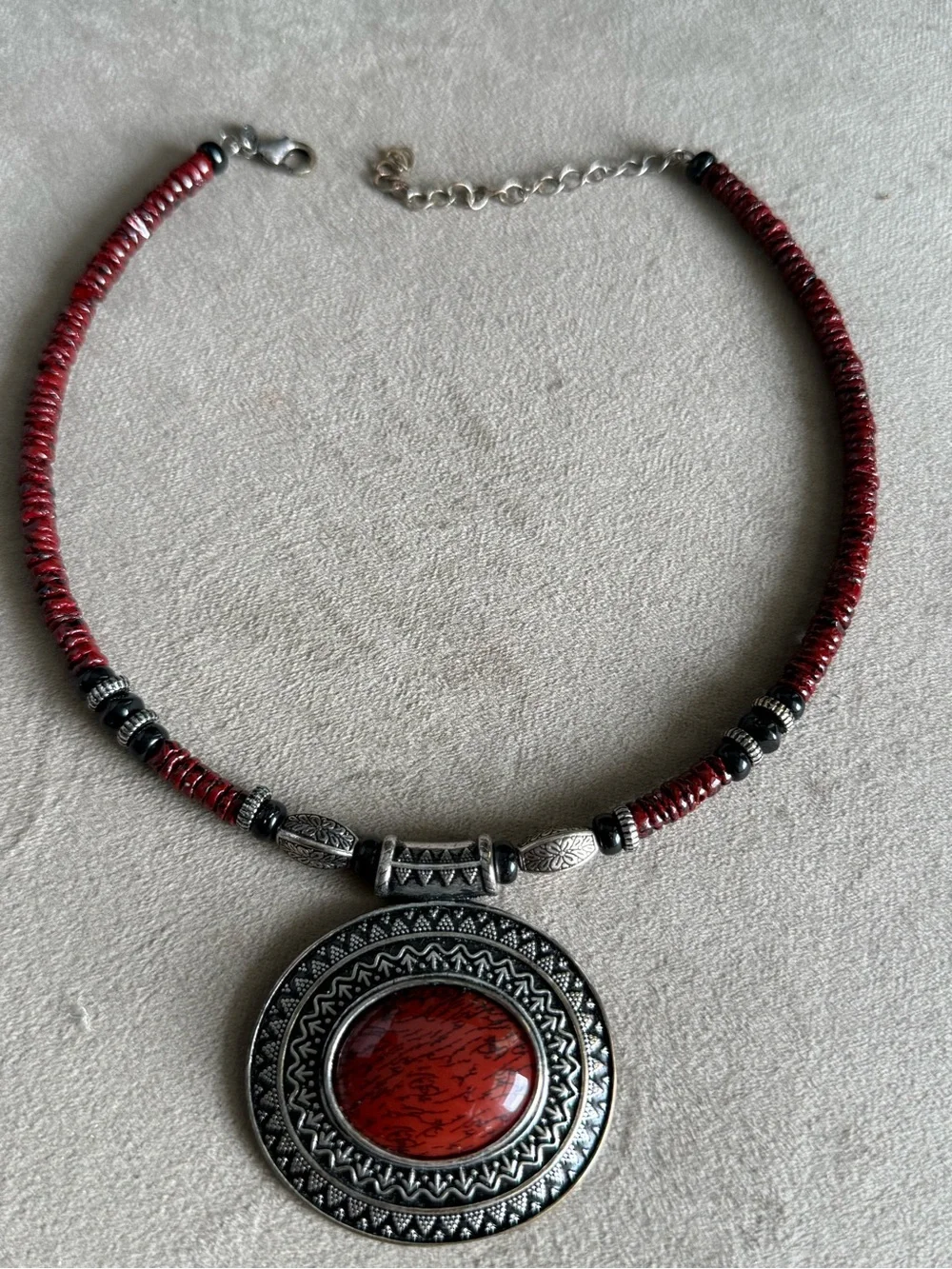 N/A striking red